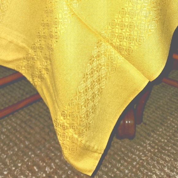 Luxury Table Linen Golden tablecloth 78x60 hand sewn - Picture 9 of 14